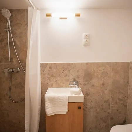 I Got 5 On It #4 - Brand New Apartments By Pink Flamingo Budapest Exterior photo